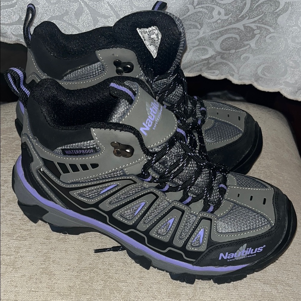 Nautilus Gray and Purple Athletic Shoes with Rugged Sole size 8W